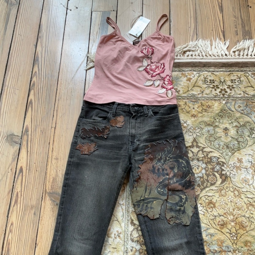 Italina Black Distressed Cropped Jeans top is a bonus